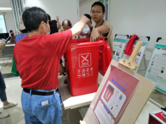 “有害换有爱，垃圾分类靠大家”