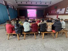 德清县雷甸镇开展干花团扇制作活动