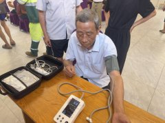 德清县钟管镇开展“关爱银龄健康”义诊活动