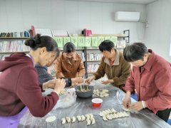 德清县雷甸镇：温情立冬月，巧手捏福饺