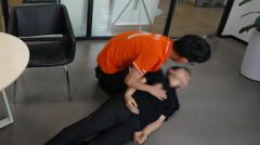 从“调解员”到“生命守护者”：5分钟，他用培