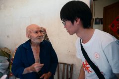 入户察民情，走心听民声